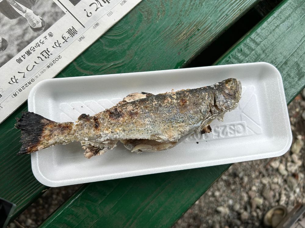 焼けたニジマスの写真