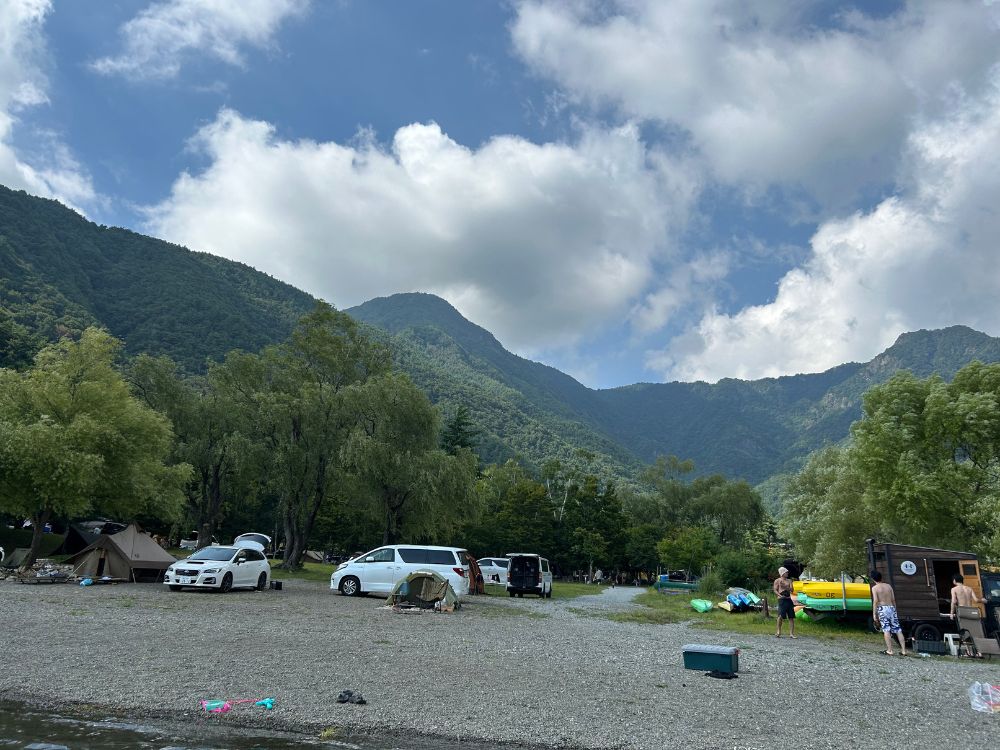 西湖からのキャンプ場