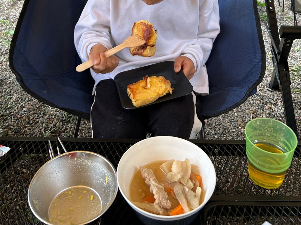 フレンチトーストを食べてる写真