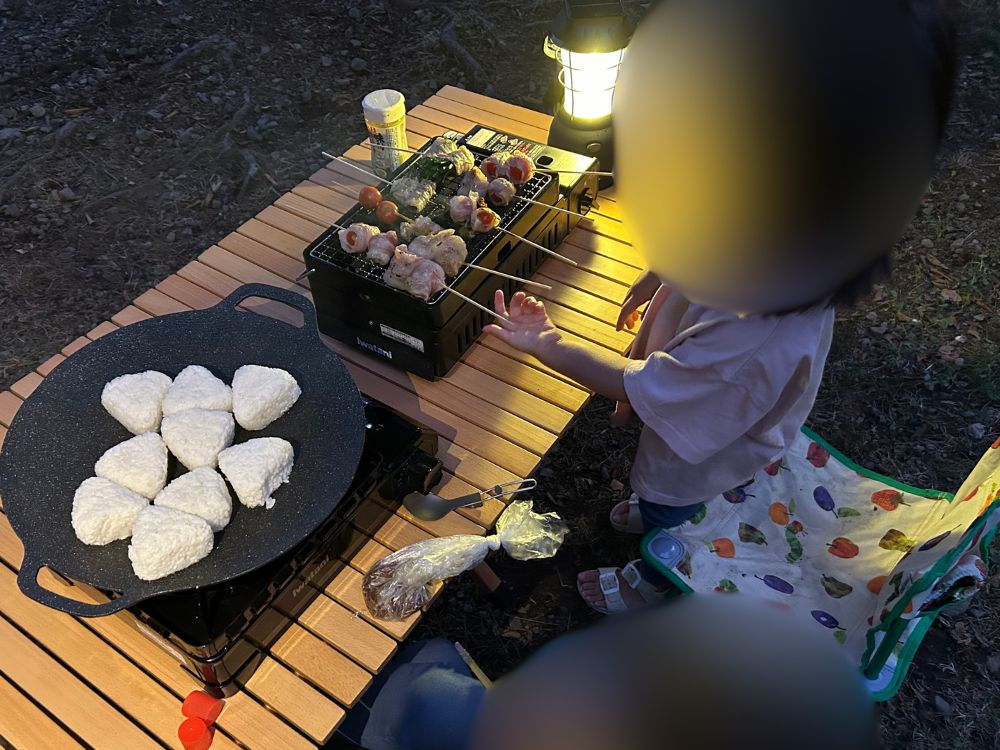夜ご飯を準備してる写真