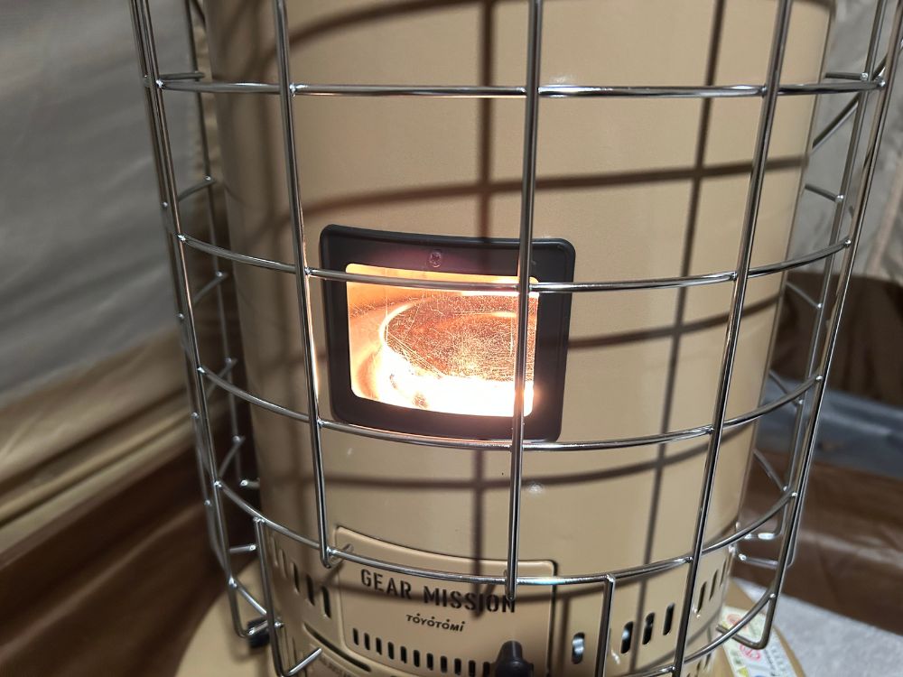 ストーブ内で燃焼している様子の写真