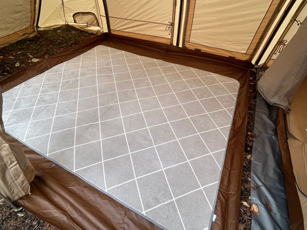 ラグを敷いている写真