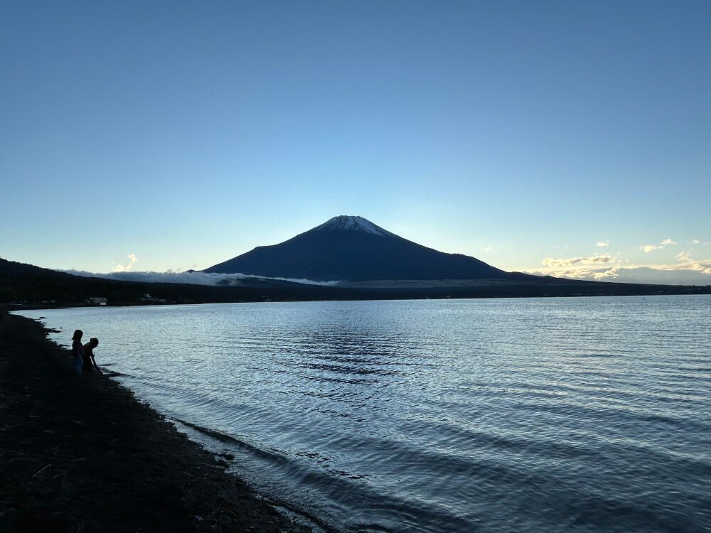 夕焼けの富士山の写真