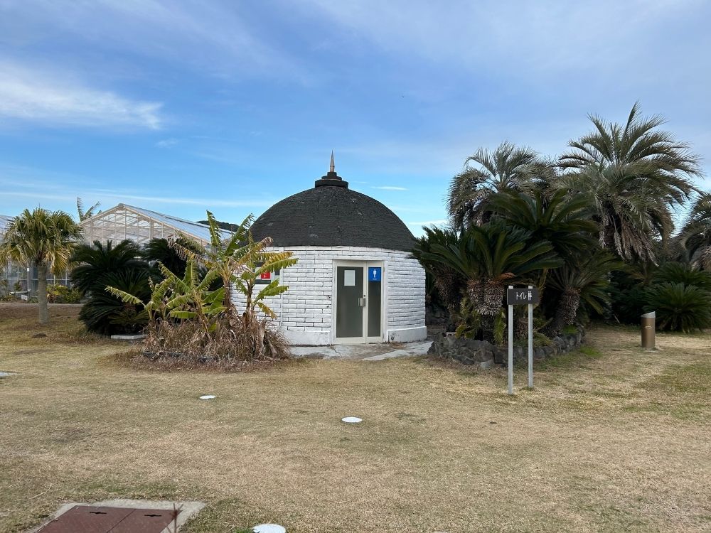 サイト近くのトイレの写真