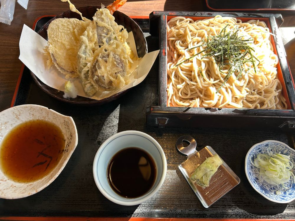 天ぷらそばの写真